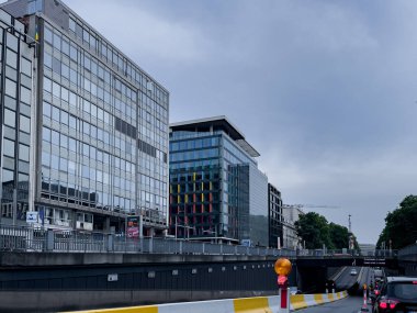  Bruxelles 'de sıra sıra cam binalar