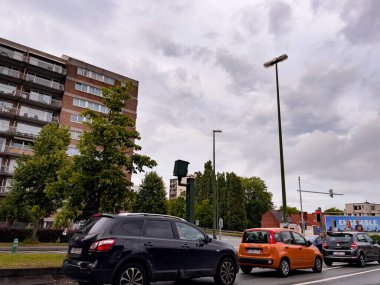 Brüksel 'de kırmızı ışıkta çok az araba durdu