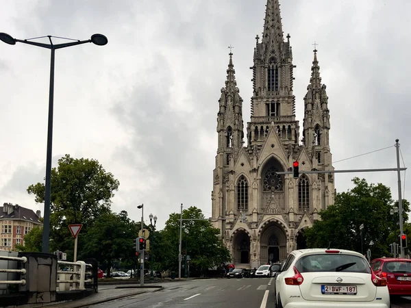 Bajo Tráfico Frente Iglesia Nuestra Señora Laeken Bruxelles — Foto de Stock
