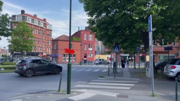 Μοτοσικλέτες Που Οδηγούν Στο Δρόμο Στις Βρυξέλλες — Αρχείο Βίντεο