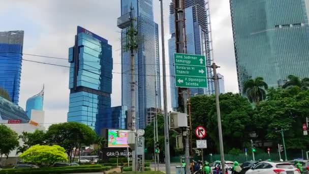 Carros Dirigindo Nas Proximidades Jakarta Skyline Área — Vídeo de Stock