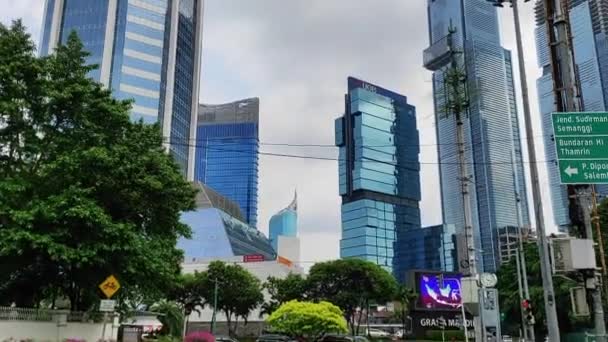 Laag Zicht Wolkenkrabbergebouwen Jakarta — Stockvideo