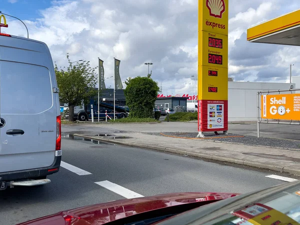 Bruxelles Deki Yol Kenarında Ekspres Benzin Istasyonu Fiyat Gösterimi — Stok fotoğraf