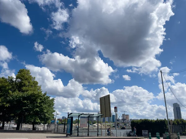 Camino Vacío Con Cielo Nublado Fondo — Foto de Stock