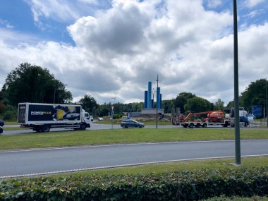 Bruxelles 'deki yolların üzerindeki araba penceresi görüntüsü