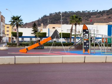 Sabahları boş çocuk parkı