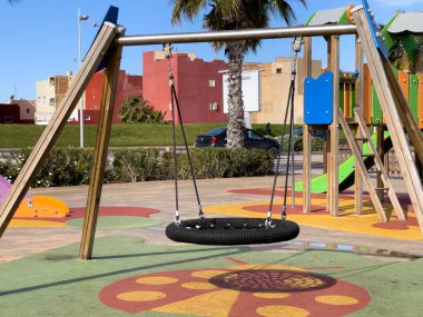 Sabahları boş çocuk parkı