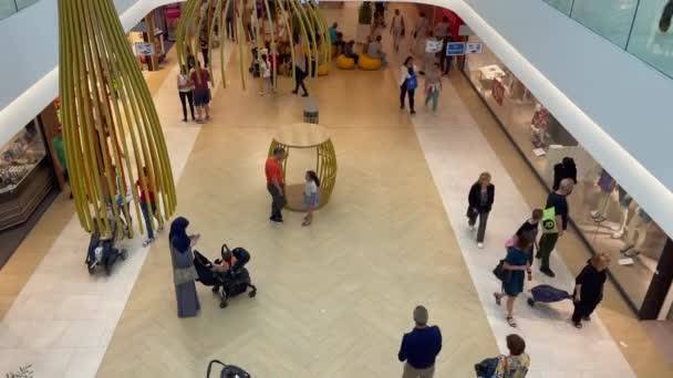 Gente Caminando Dentro Del Centro Comercial Westland Bruxelles — Vídeo de stock