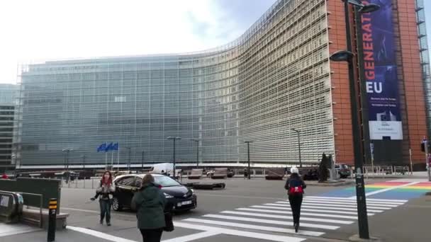 Bilar Kör Närheten Parlamentet Bryssel — Stockvideo