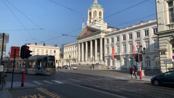 Tramwaj Przejeżdżający Obok Place Royale Brukseli — Wideo stockowe