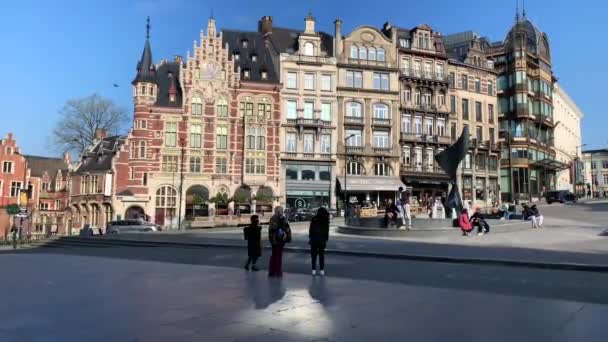 Peu Gens Traînent Près Une Fontaine Bruxelles — Video