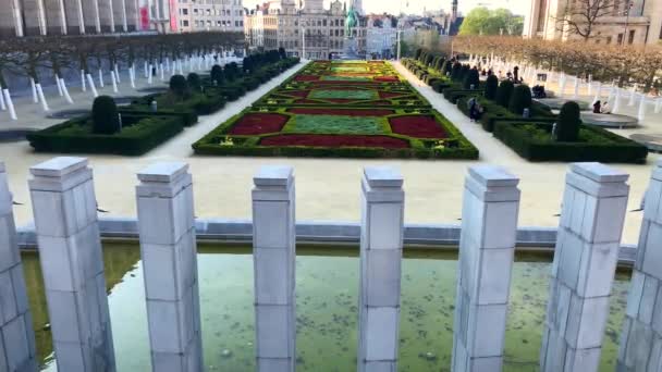 Nsanlar Bruxelles Deki Mont Des Sanat Parkında Takılıyor — Stok video