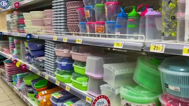Prodotti Plastica Sugli Scaffali Supermercato Vuoto — Video Stock