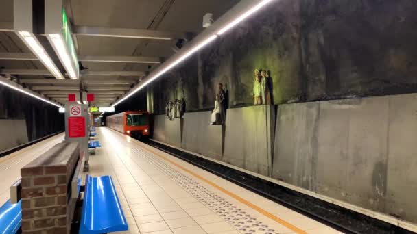 Metrô Chega Estação Bruxelas — Vídeo de Stock