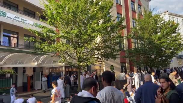 Muszlim Emberek Imádkoznak Utcán Bruxelles — Stock videók