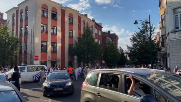 Muslim People Walking Streets Bruxelles Eid Adha Celebration — Vídeo de Stock