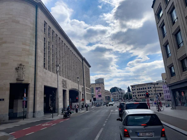 Few Cars Stopped Red Traffic Light Bruxelles — ストック写真