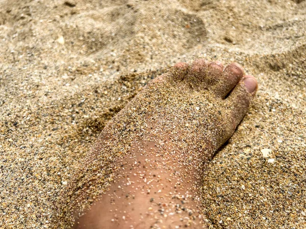 Closeup Shot Man Foot Sandy Beach — Fotografia de Stock