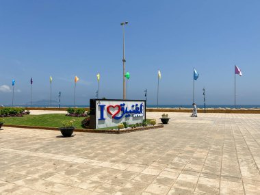 Arapça yazı işaretiyle yazılmış Fnideq yazılarını seviyorum. 