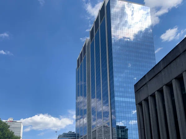 High Building Blue Sky Reflection Glass — Foto de Stock