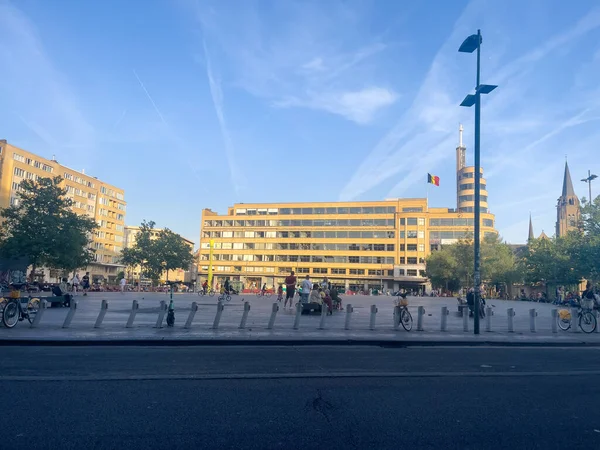 Persone Che Passano Tempo Una Piazza Pubblica Bruxelles — Foto Stock