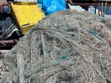 Limandaki balıkçı ağlarına yakın çekim