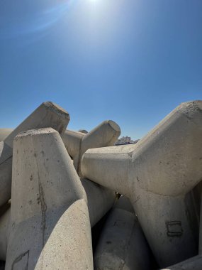 Akdeniz 'deki Tetrapod dalgalı su duvarı