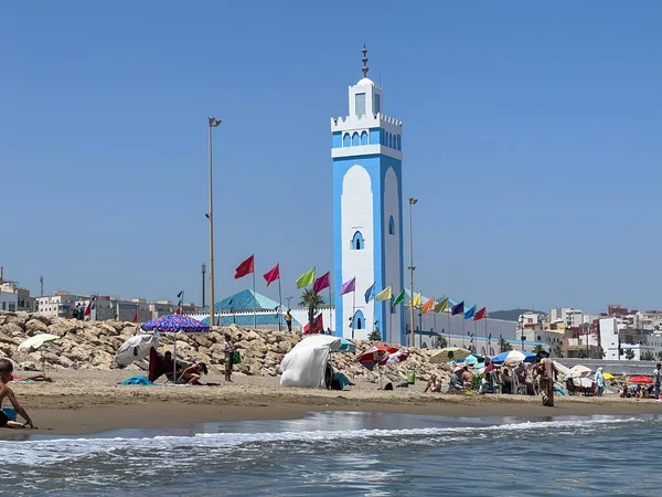 Crowd People Enjoying Summer Holiday Beach Nearby Mohammed Mosque Fnideq — Foto Stock