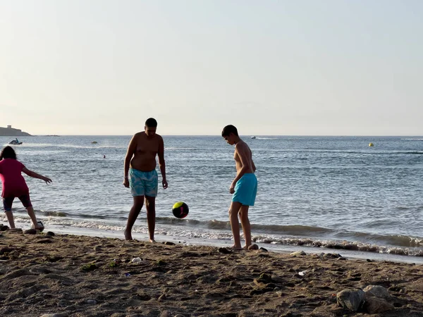 Two Male Friends Playing Football Beach — 图库照片