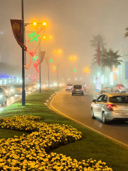 Cars Driving Foggy Night — Fotografia de Stock