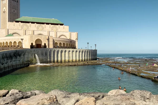 People Swimming Ocean Next Hassan Mosque Casablanca — ストック写真