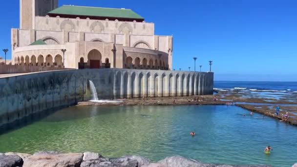 People Swimming Ocean Next Hassan Mosque Casablanca — Wideo stockowe