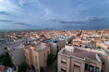 Fas 'ta bir yerleşim yerinin hava manzarası