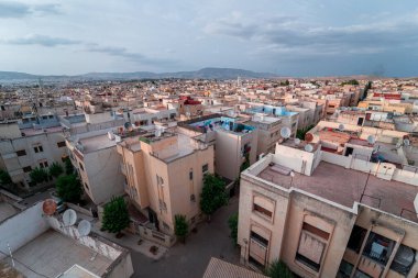 Fas 'ta bir yerleşim yerinin hava manzarası