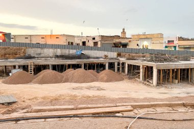 Eski Fes Medina 'da bir yeraltı otoparkı inşaatı.