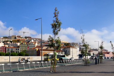 Şehrin boş rafları ve Lizbon 'da motorlar