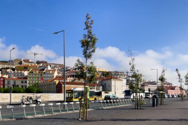 Şehrin boş rafları ve Lizbon 'da motorlar