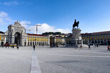 Praca do Comercio ve Lizbon 'da Kral I. Jose' nin heykeli