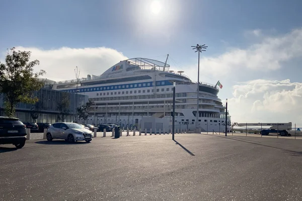 Kreuzfahrtschiff Aida Stella Legt Kreuzfahrtterminal Lissabon — Stockfoto