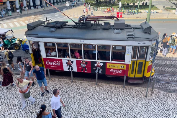 Fahrgäste Steigen Martim Moniz Platz Eine Retro Straßenbahn — Stockfoto