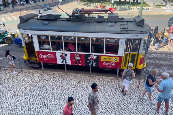 Fahrgäste Steigen Martim Moniz Platz Eine Retro Straßenbahn — Stockfoto