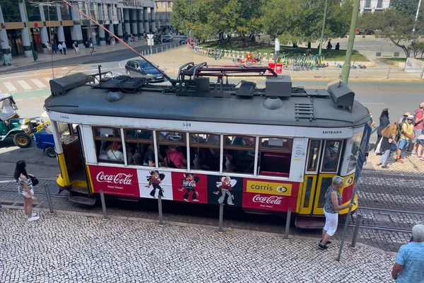 Fahrgäste Steigen Martim Moniz Platz Eine Retro Straßenbahn — Stockfoto