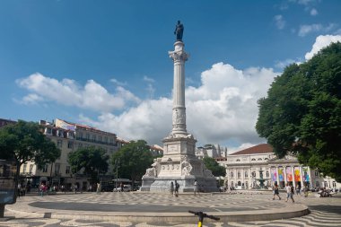 Pedro IV 'ün Lizbon' daki Rossio Meydanı 'ndaki sütunu.