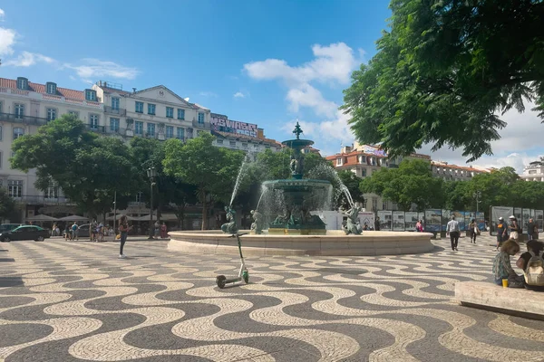 Menschen Hängen Rossio Platz Lissabon Herum — Stockfoto