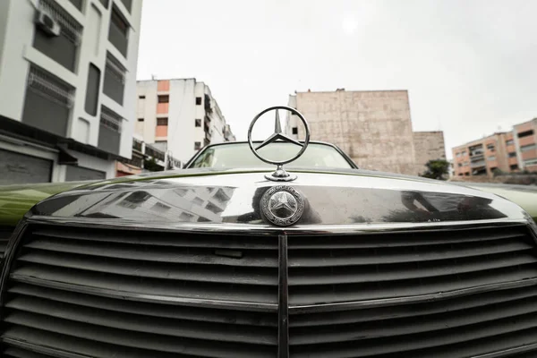 Логотип Mercedes Передней Части Ретро Машины — стоковое фото