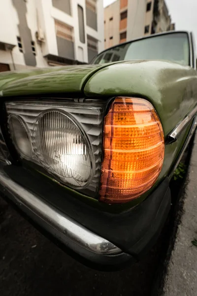 Närbild Grön Mercedes Benz 250 Parkerad Vägen — Stockfoto