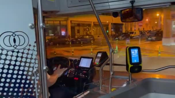 Man Driving Autobus Night Lisbon — Stock Video