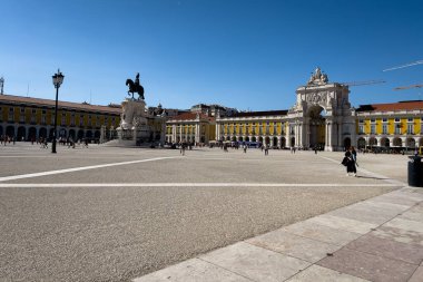 Praca do Comercio ve Lizbon 'da Kral I. Jose' nin heykeli