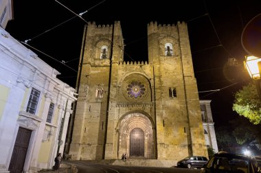 Geceleri Lizbon 'daki Aziz Mary Katedrali.