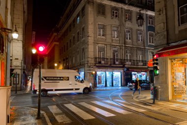 Geceleri Lizbon 'da çok az insan yürür.